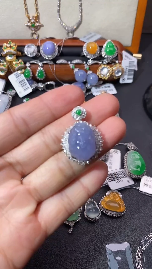 【闪购商品】翡翠吊坠(不含链)18K金镶嵌吊坠