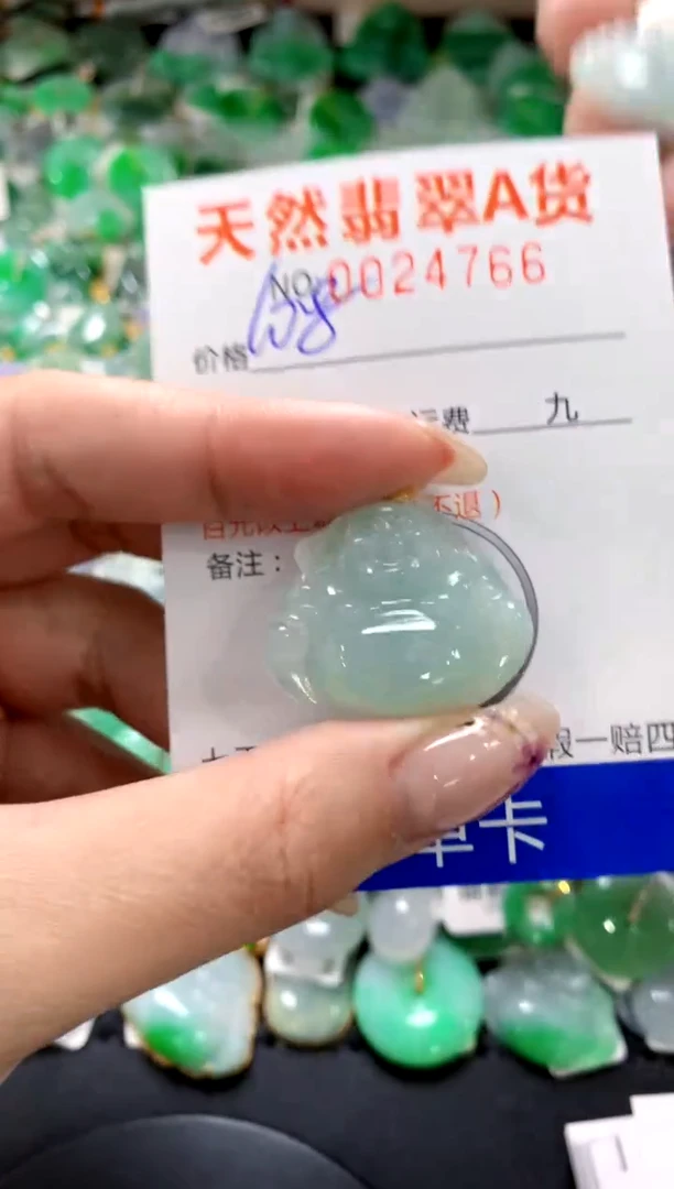 翡翠18K金镶嵌颈饰11111111111111111