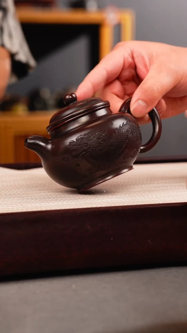 茶壶紫砂古乌泥 掇只 麒麟