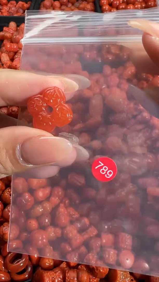 颈饰未镶嵌南红玛瑙1