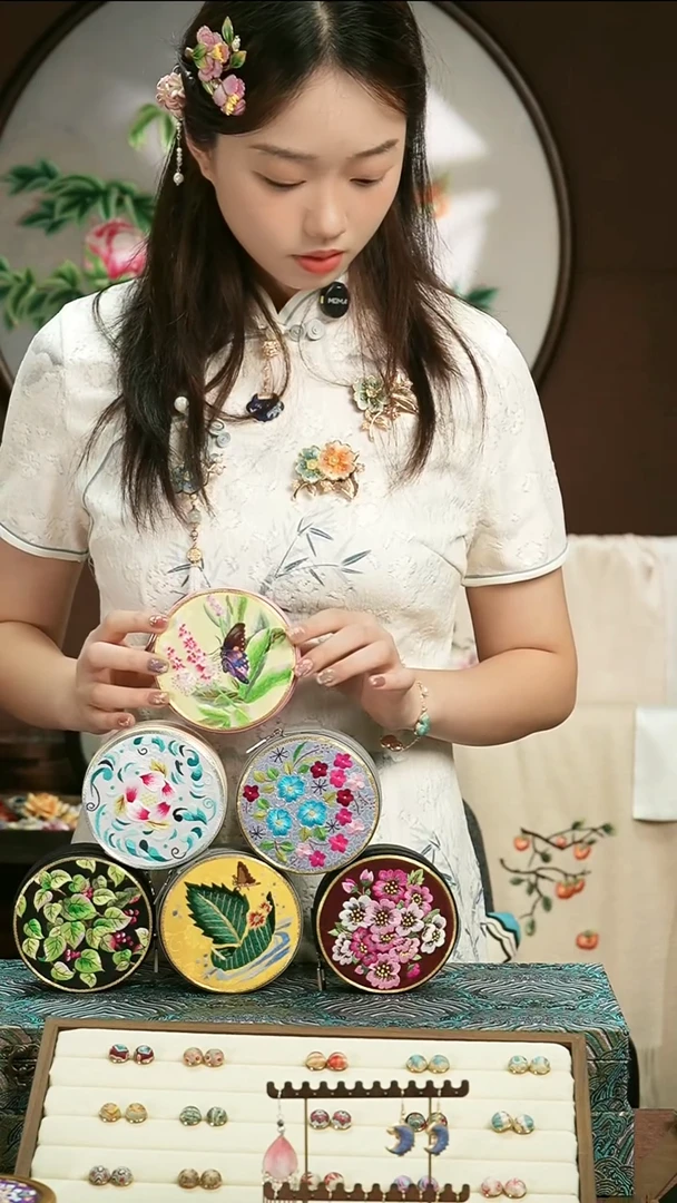 刺绣湘传礼纯手工刺绣首饰盒