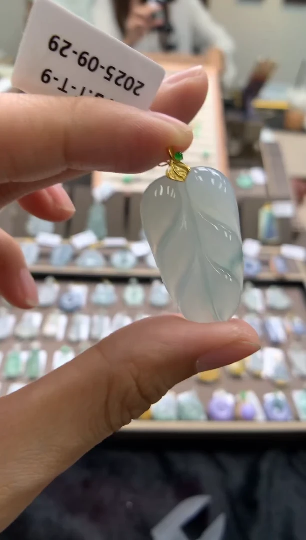 颈饰18K金镶嵌翡翠yy