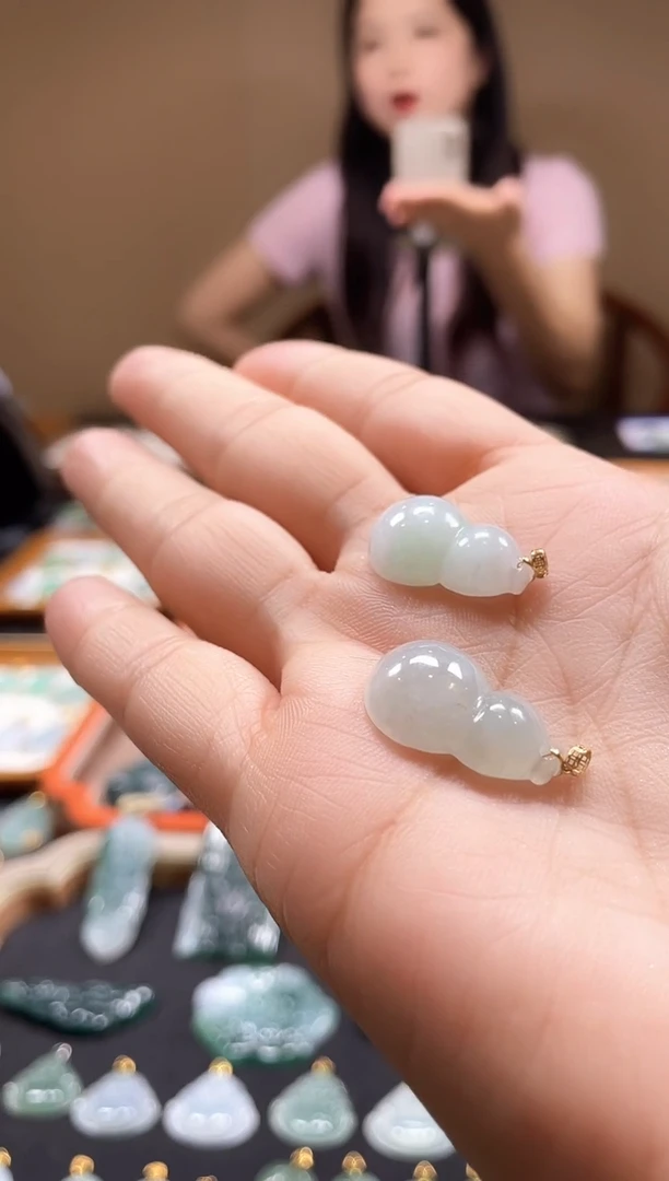 翡翠18K金镶嵌颈饰1