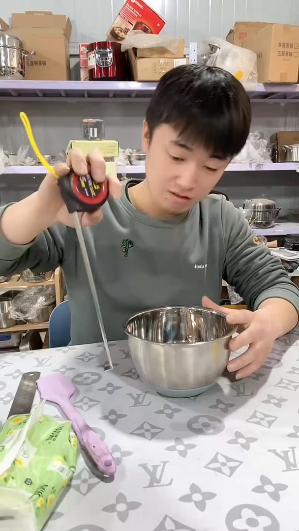 17.5   硅胶底沙拉盆 瑕疵一个