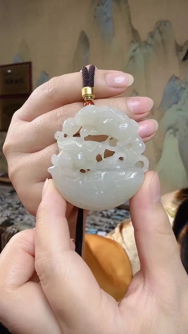 颈饰未镶嵌和田玉.