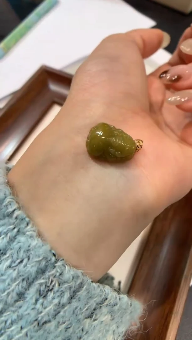 颈饰18K金镶嵌翡翠貔貅