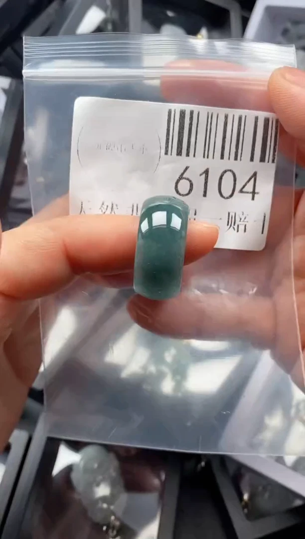 翡翠未镶嵌吊坠(不含链)6104