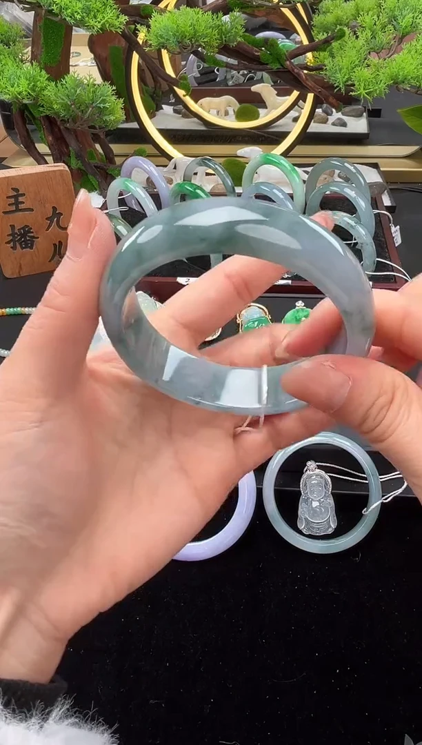 未镶嵌手镯翡翠手镯