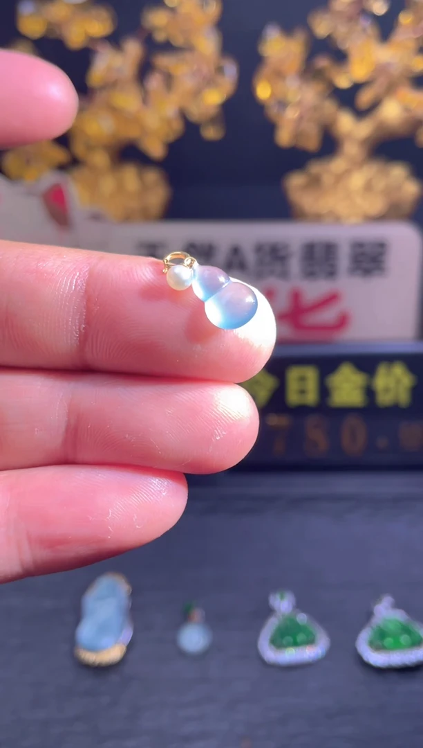 翡翠18K金镶嵌颈饰