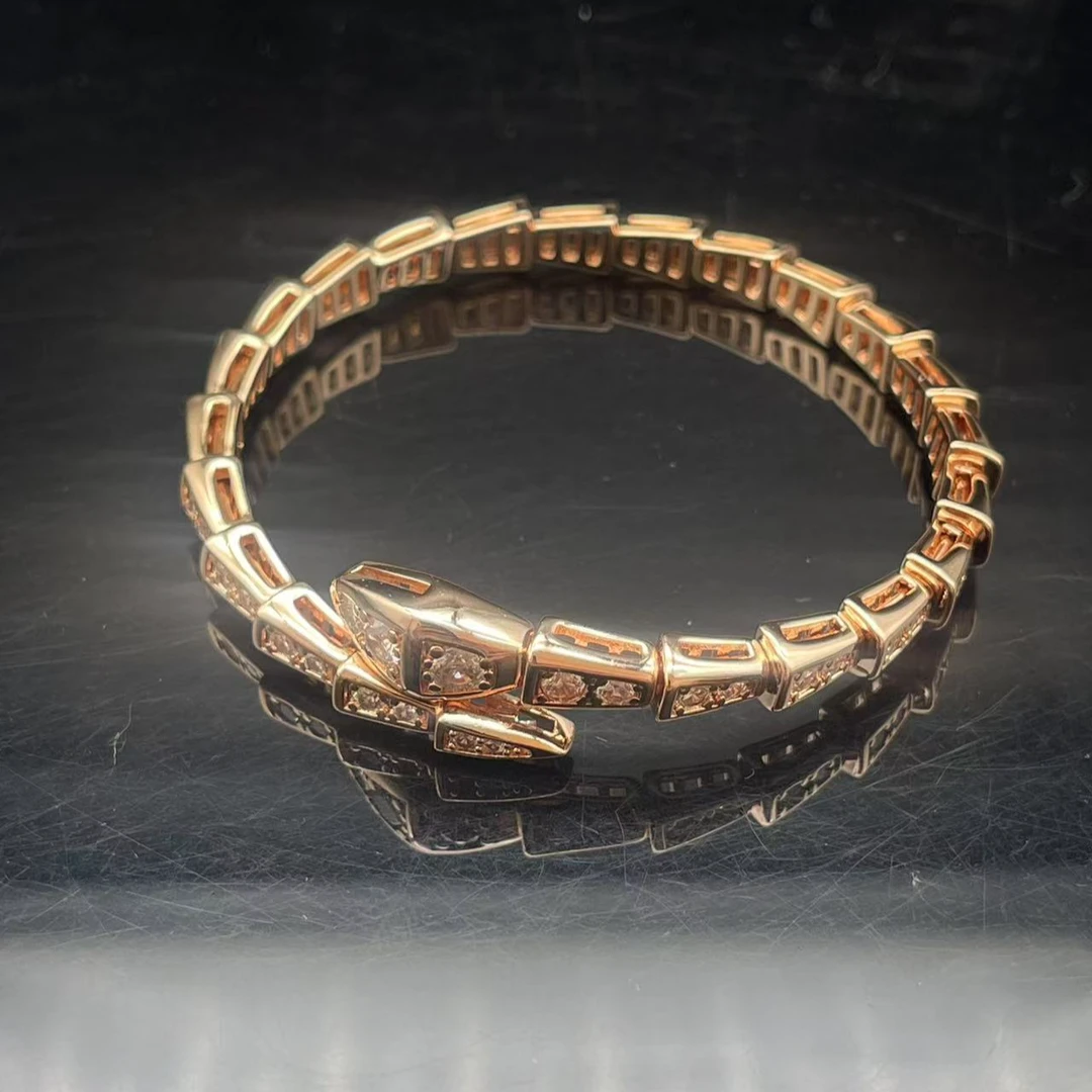 手镯  高端定制，经其百搭设计色彩缤纷精美绝伦