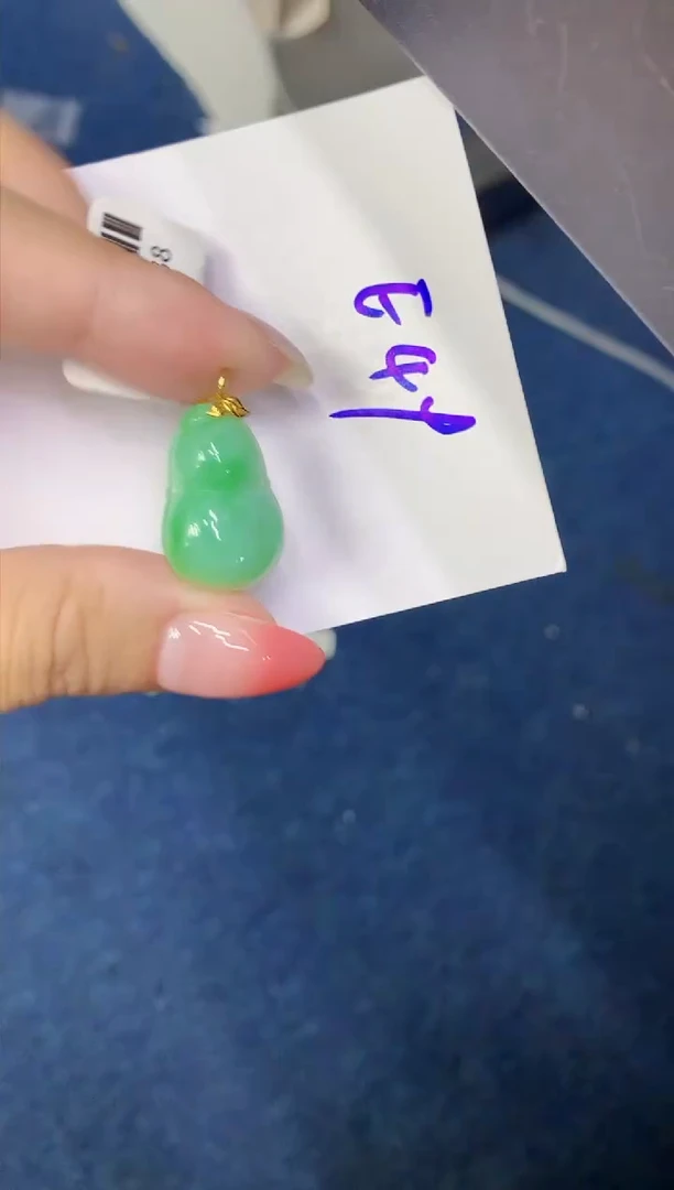 翡翠18K金镶嵌颈饰缅甸天然翡翠A货