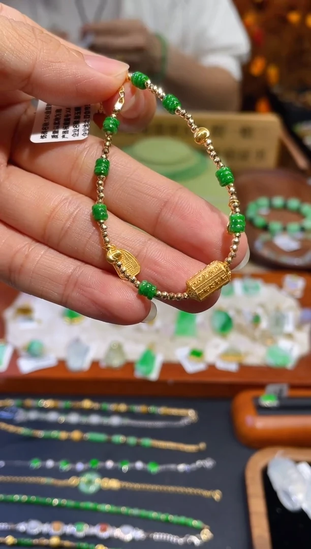 颈饰18K金镶嵌翡翠手链