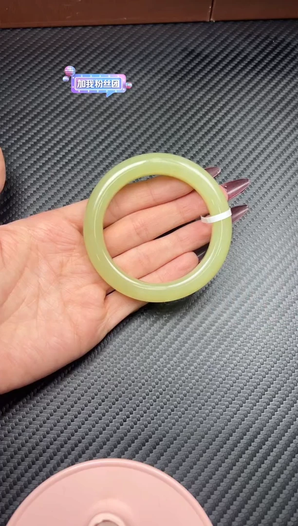 未镶嵌手镯和田玉若羌微色差55MK