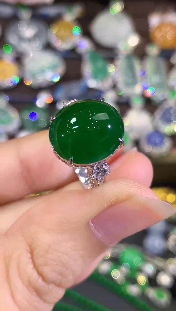 18K金镶嵌戒指翡翠B146