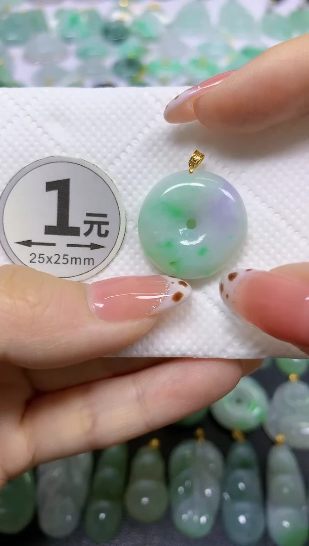 颈饰18K金镶嵌翡翠 天然翡翠A货