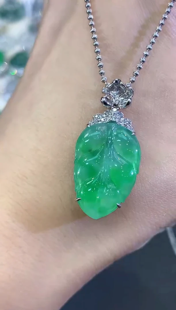 吊坠(不含链)18K金镶嵌翡翠B109