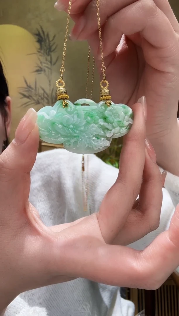 颈饰未镶嵌翡翠吊坠