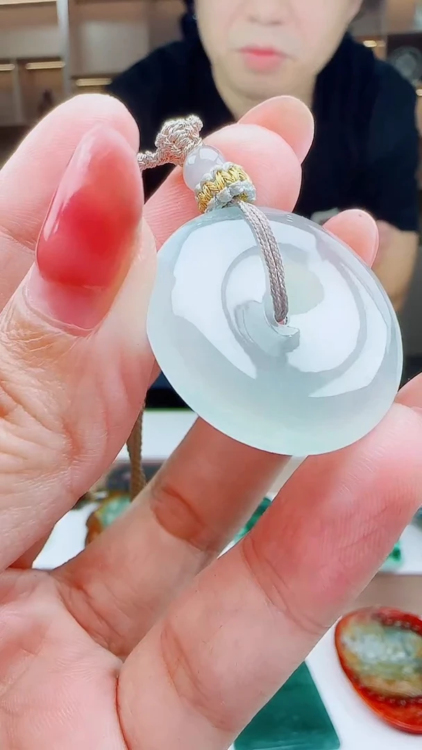 颈饰未镶嵌翡翠任*享多样性发其一