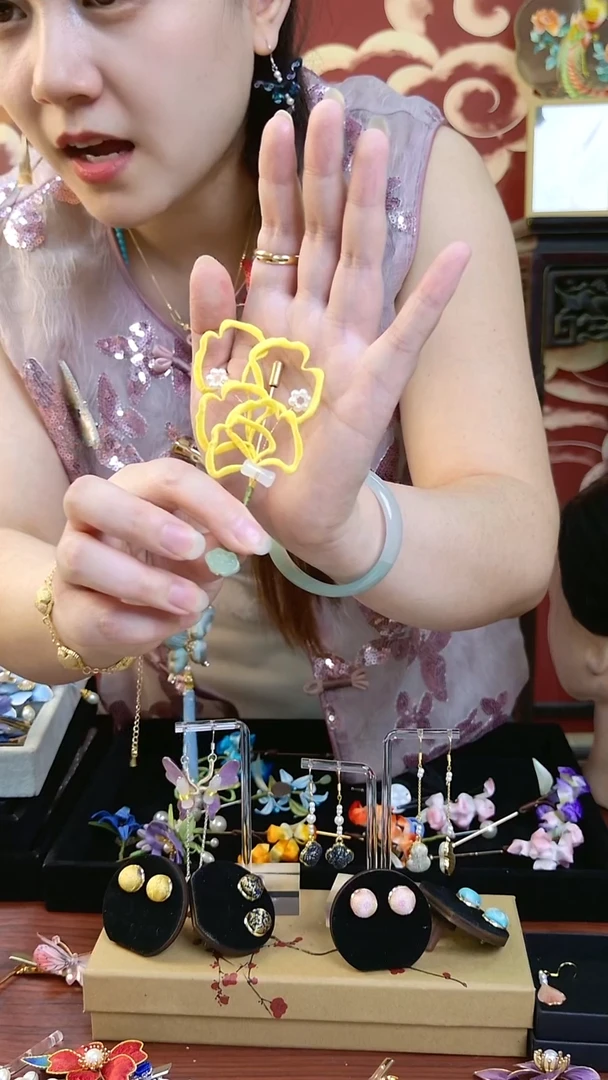 刺绣纯手工非遗绒花