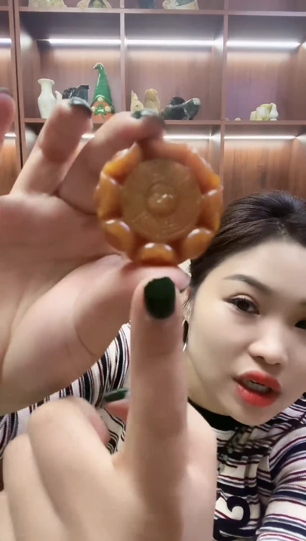 未镶嵌蛇纹石玉吊坠