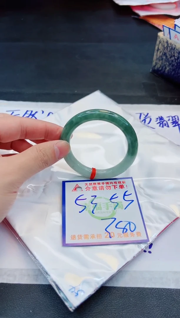 【闪购商品】翡翠手镯未镶嵌，质检证书图片色彩偏浅