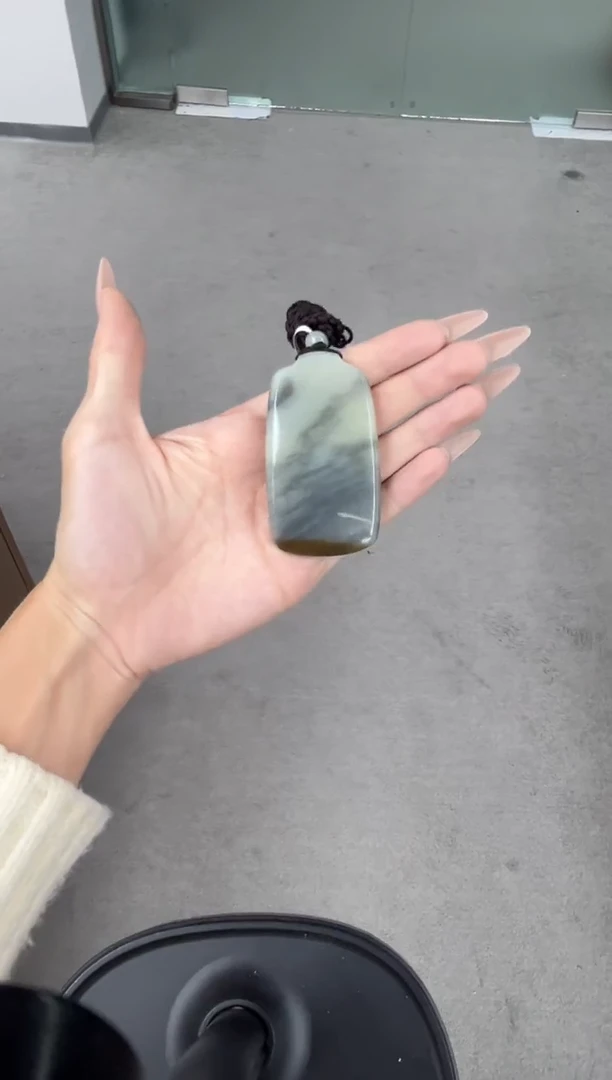 吊坠(赠链)未镶嵌和田玉若羌微色差吊坠J