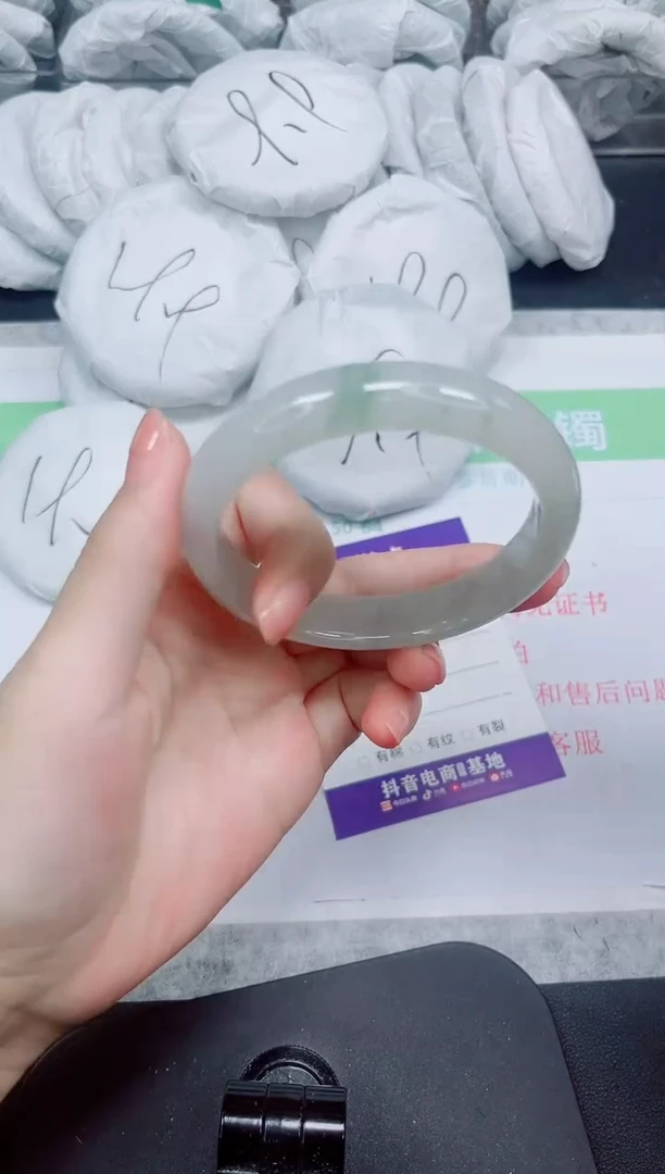 石英质玉手镯未镶嵌119-58