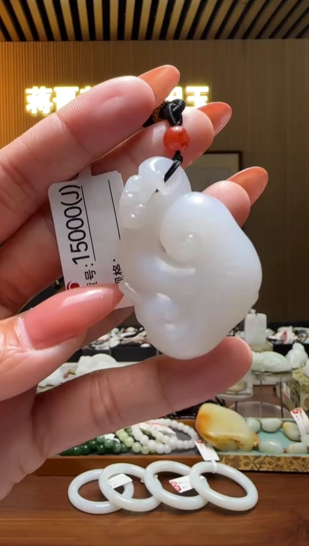 颈饰未镶嵌和田玉J