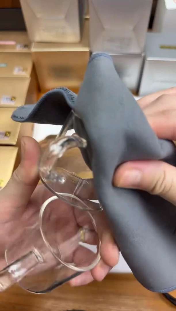 无品牌透明色小杯子一对