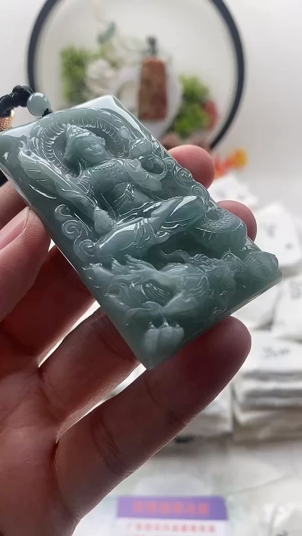 颈饰未镶嵌翡翠虚空藏