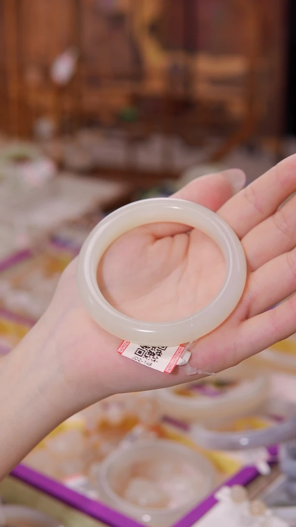 未镶嵌手镯和田玉手镯