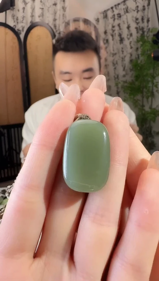 和田玉未镶嵌颈饰无事牌