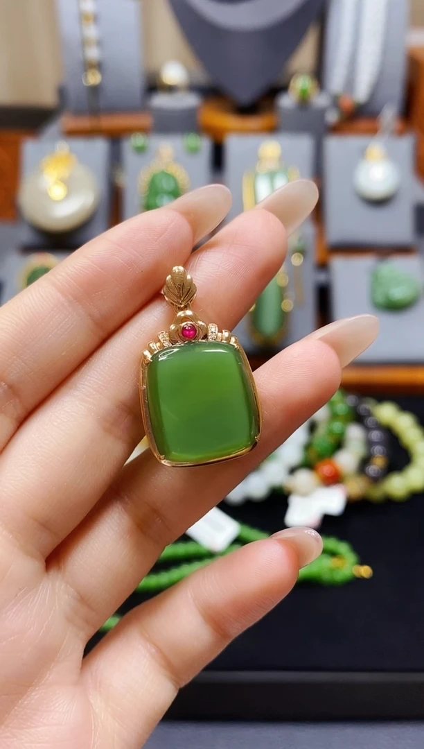 【闪购商品】和田玉碧玉冰猫方牌吊坠18K金镶嵌*玫瑰金色