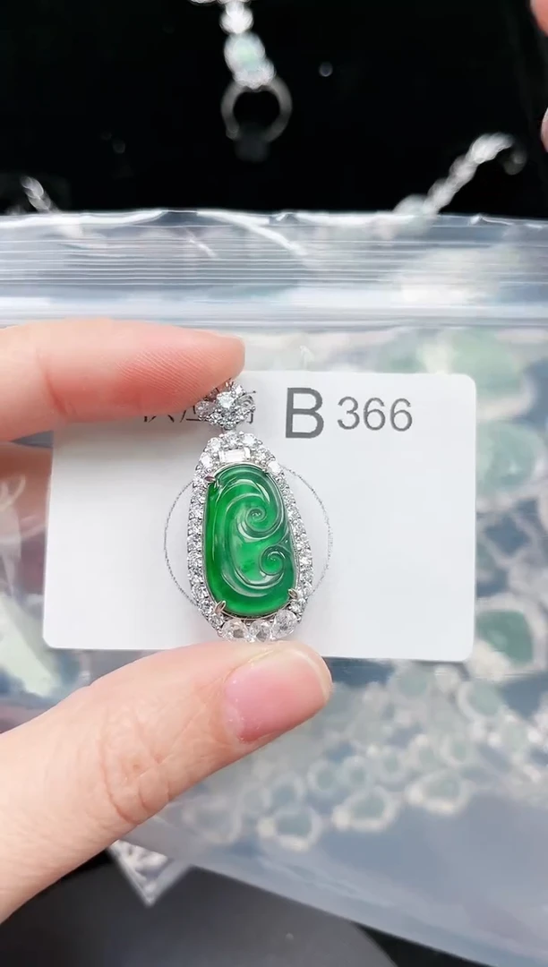 【闪购商品】翡翠颈饰未镶嵌266赠皮绳