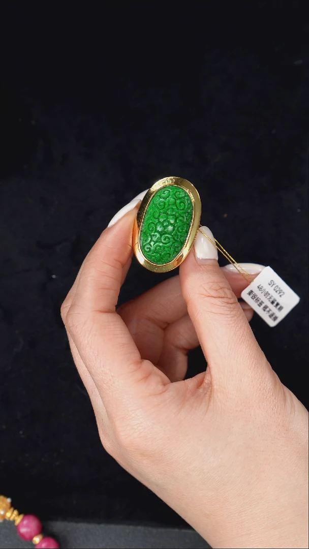 颈饰未镶嵌翡翠戒指26