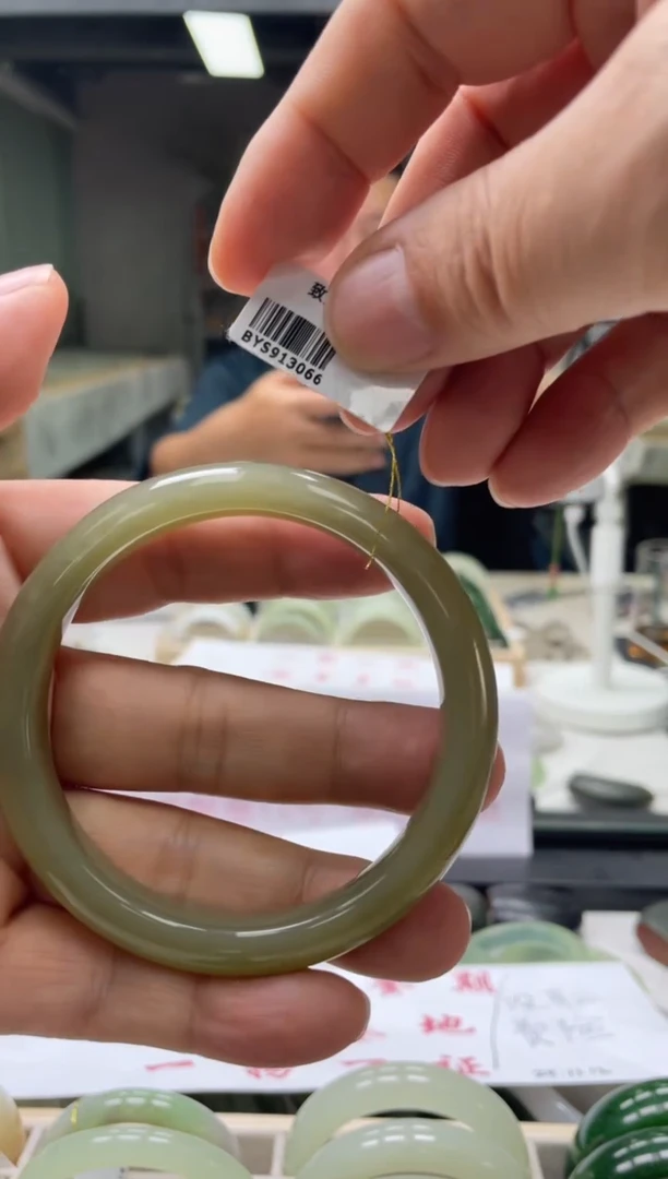 【闪购商品】和田玉手镯未镶嵌编码3066 圈口62-63