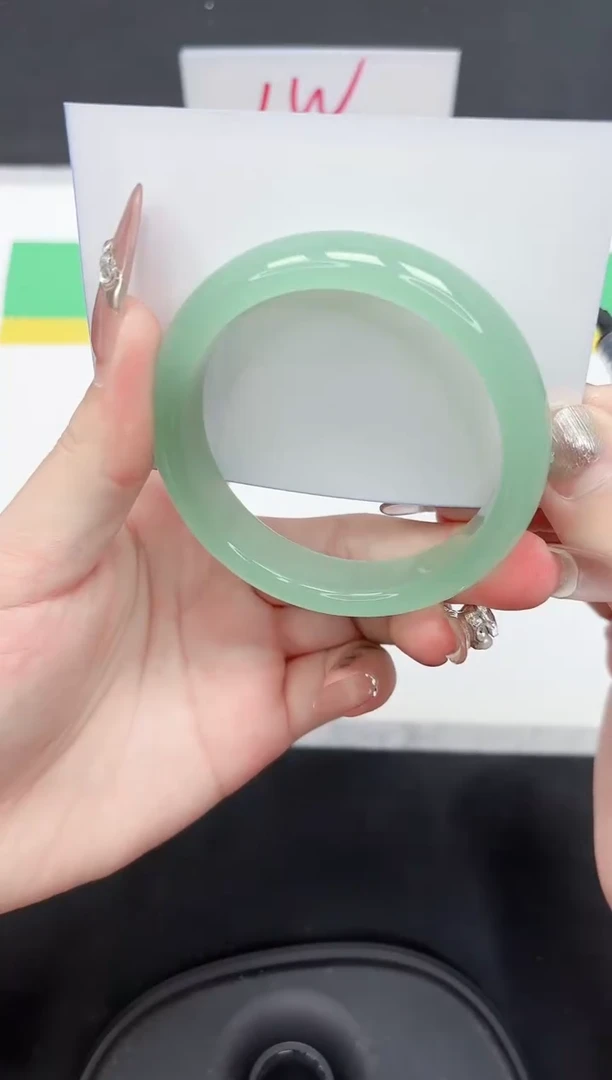 【闪购商品】石英质玉手镯未镶嵌30-54.6