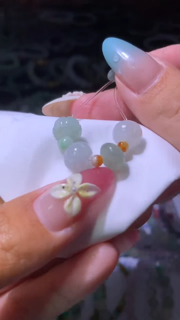 翡翠未镶嵌颈饰菡*丝MXX039053