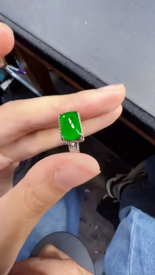 未镶嵌定制翡翠翡翠A货有轻微色差属于正常现象，戒指多样性发货1