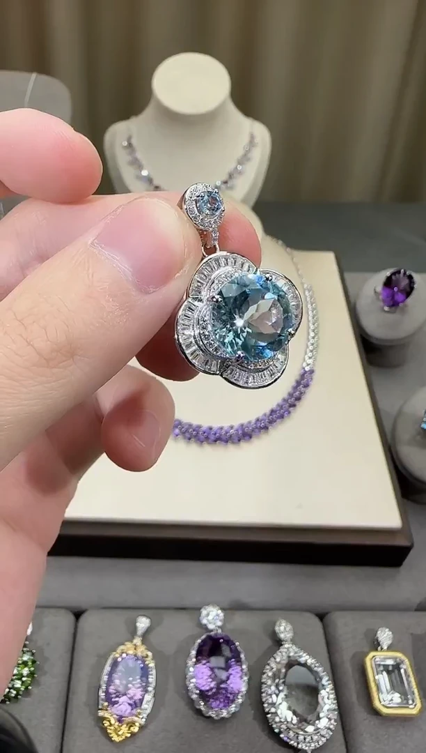 颈饰银S925镶嵌托帕石12mm吊坠繁花设计款