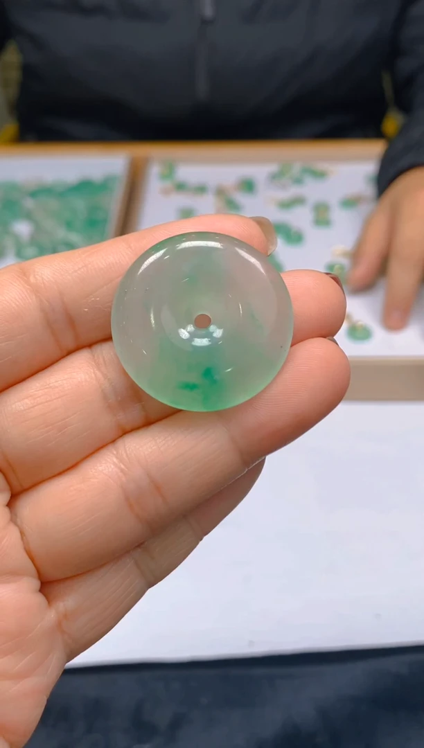 【闪购商品】石英质玉吊坠(赠链)未镶嵌冰美人非洲翠A货，冰种