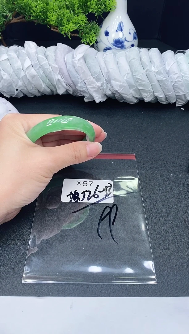 未镶嵌手镯翡翠67