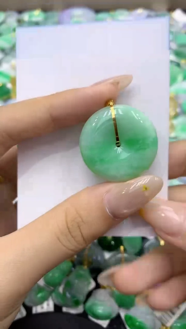 颈饰18K金镶嵌翡翠天然缅甸翡翠A货