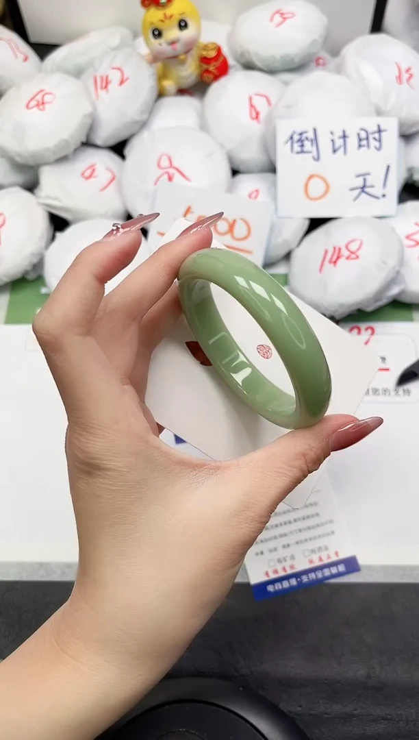 【闪购商品】石英质玉手镯未镶嵌57-60.7