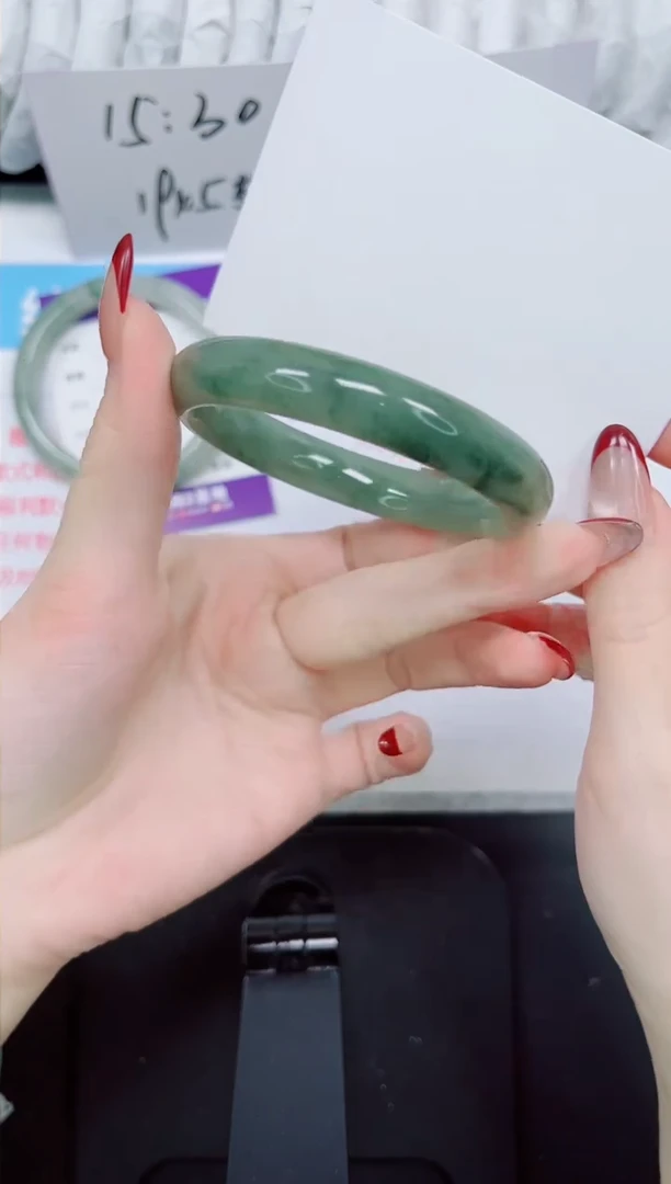 【闪购商品】石英质玉手镯未镶嵌172