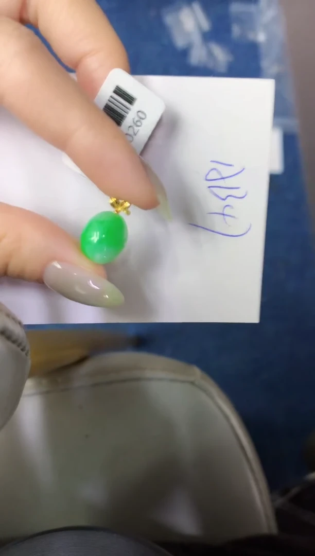 翡翠18K金镶嵌颈饰缅甸天然翡翠A货