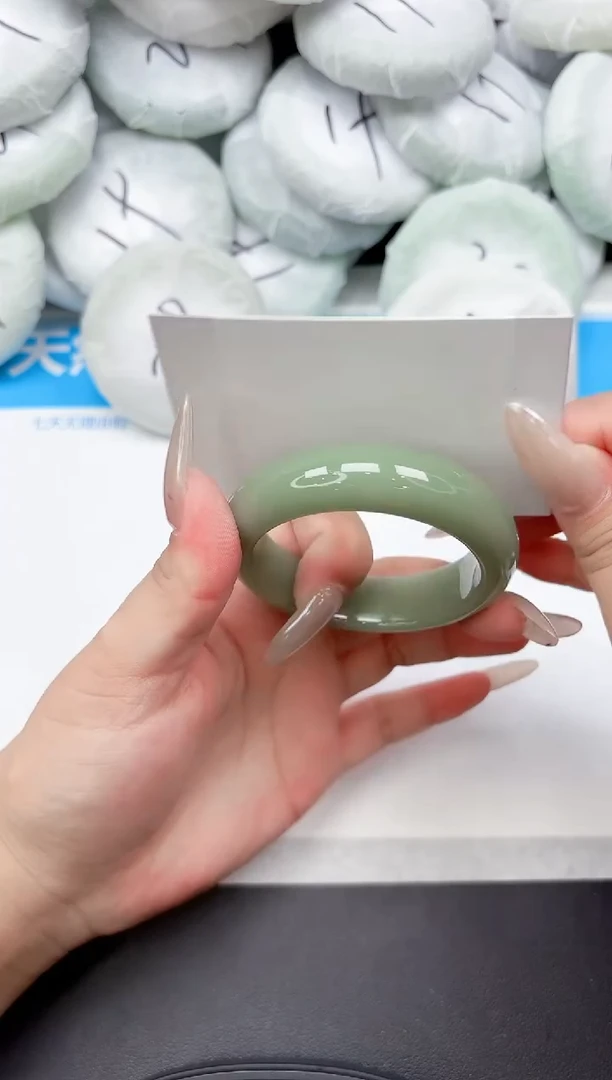 未镶嵌手镯石英质玉21-52.7