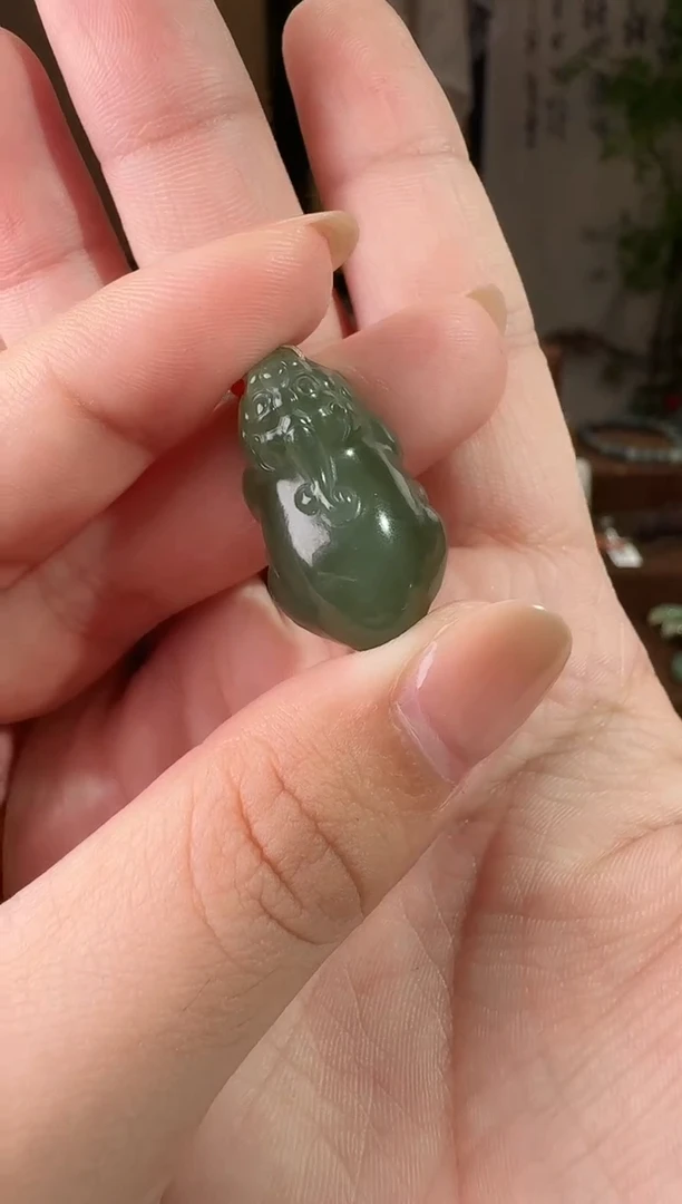 颈饰未镶嵌和田玉湖水绿貔貅 p