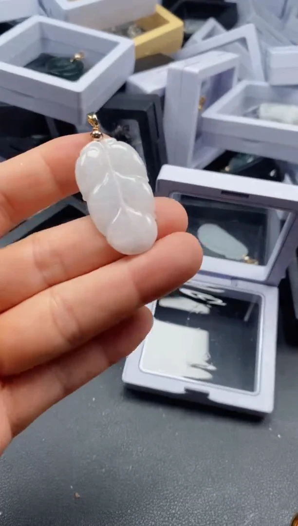 翡翠未镶嵌吊坠(不含链)2909