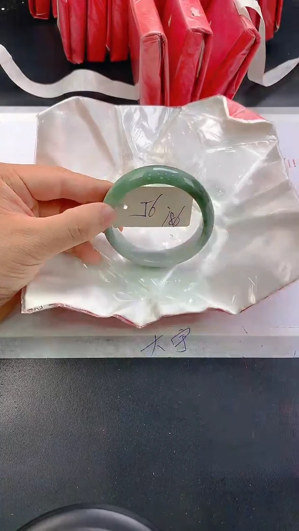 未镶嵌手镯翡翠186